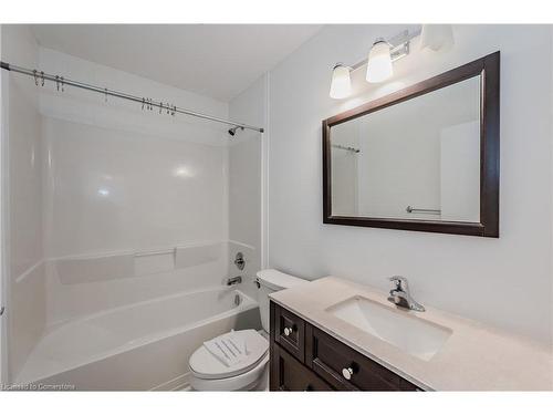 10 Stephen Street, Cambridge, ON - Indoor Photo Showing Bathroom