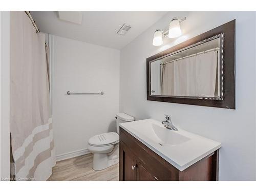 10 Stephen Street, Cambridge, ON - Indoor Photo Showing Bathroom