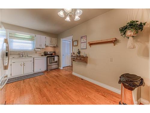 627 Pine Island Crescent, Waterloo, ON - Indoor Photo Showing Kitchen