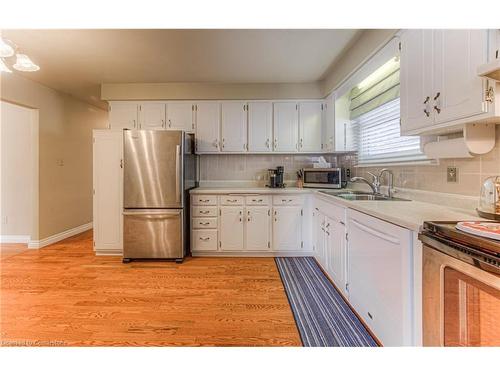 627 Pine Island Crescent, Waterloo, ON - Indoor Photo Showing Kitchen With Double Sink