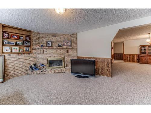 627 Pine Island Crescent, Waterloo, ON - Indoor With Fireplace