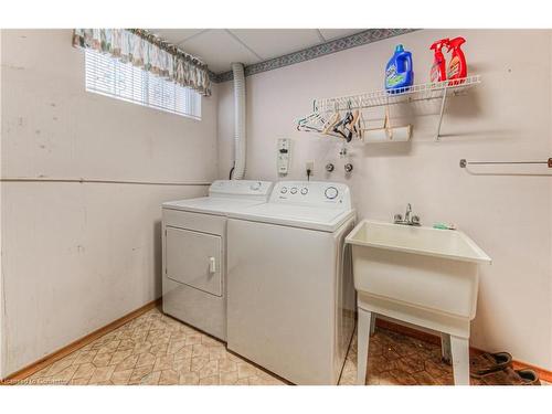 627 Pine Island Crescent, Waterloo, ON - Indoor Photo Showing Laundry Room