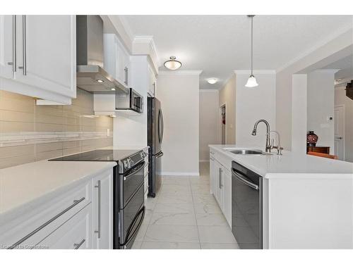 384 Freure Drive, Cambridge, ON - Indoor Photo Showing Kitchen With Upgraded Kitchen