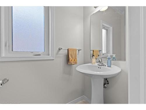 384 Freure Drive, Cambridge, ON - Indoor Photo Showing Bathroom