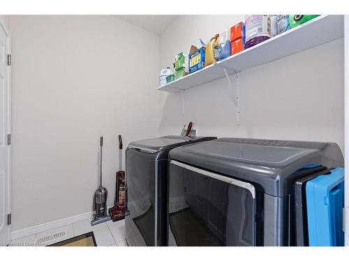 384 Freure Drive, Cambridge, ON - Indoor Photo Showing Laundry Room