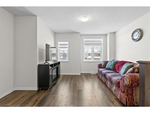 384 Freure Drive, Cambridge, ON - Indoor Photo Showing Living Room