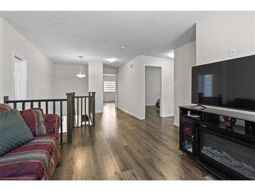 384 Freure Drive, Cambridge, ON - Indoor Photo Showing Living Room