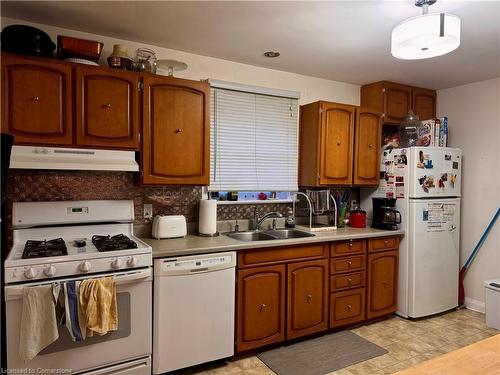 118 Dover Street, Waterloo, ON - Indoor Photo Showing Kitchen With Double Sink