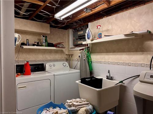 118 Dover Street, Waterloo, ON - Indoor Photo Showing Laundry Room