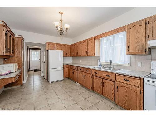 275 Main Street, Cambridge, ON - Indoor Photo Showing Kitchen With Double Sink