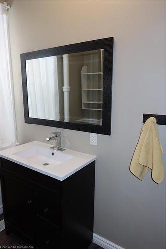 57 Fisher Mills Road, Cambridge, ON - Indoor Photo Showing Bathroom