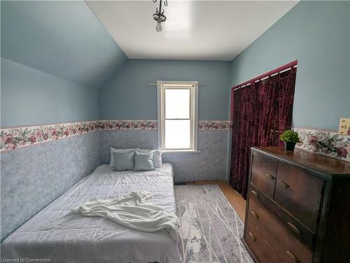 17 Shanley Street, Kitchener, ON - Indoor Photo Showing Bedroom