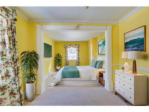 179 Queen Street E, Cambridge, ON - Indoor Photo Showing Bedroom