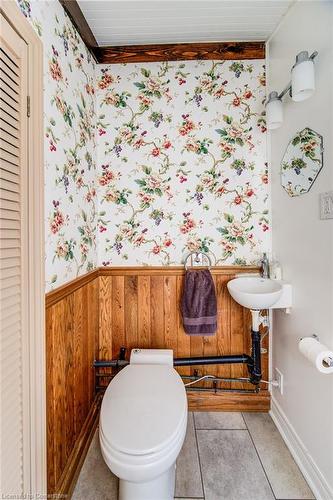 179 Queen Street E, Cambridge, ON - Indoor Photo Showing Bathroom