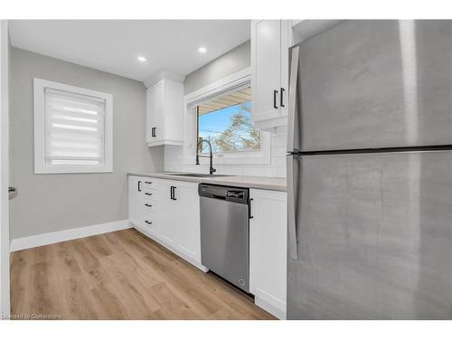 139 Byron Avenue, Kitchener, ON - Indoor Photo Showing Kitchen