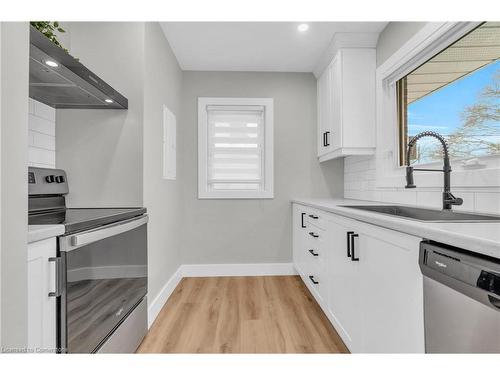 139 Byron Avenue, Kitchener, ON - Indoor Photo Showing Kitchen