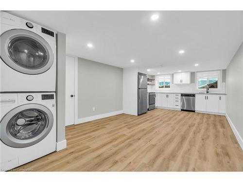 139 Byron Avenue, Kitchener, ON - Indoor Photo Showing Laundry Room