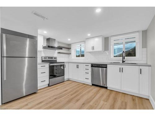 139 Byron Avenue, Kitchener, ON - Indoor Photo Showing Kitchen