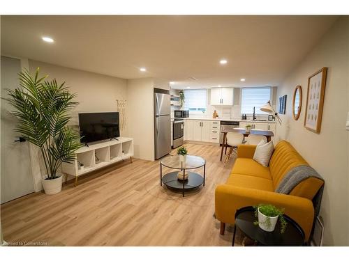 139 Byron Avenue, Kitchener, ON - Indoor Photo Showing Living Room