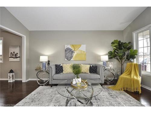 830 Railton Avenue, London, ON - Indoor Photo Showing Living Room