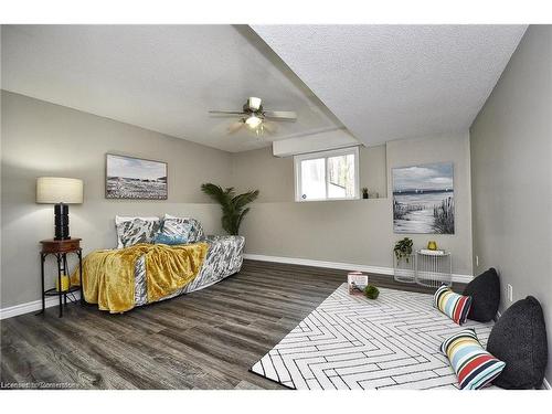 830 Railton Avenue, London, ON - Indoor Photo Showing Bedroom