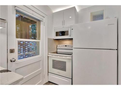 40 Menno Street, Waterloo, ON - Indoor Photo Showing Kitchen