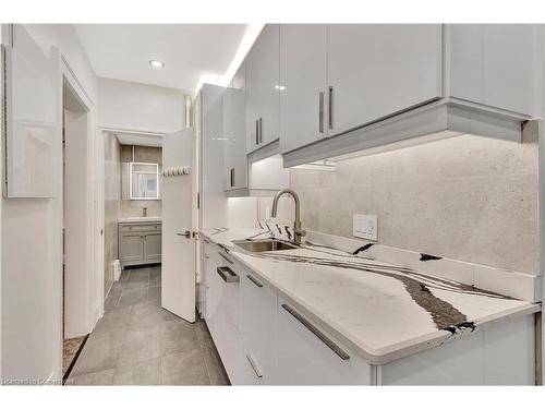 40 Menno Street, Waterloo, ON - Indoor Photo Showing Kitchen