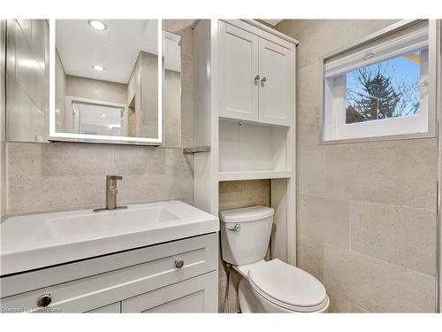 40 Menno Street, Waterloo, ON - Indoor Photo Showing Bathroom