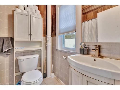 40 Menno Street, Waterloo, ON - Indoor Photo Showing Bathroom