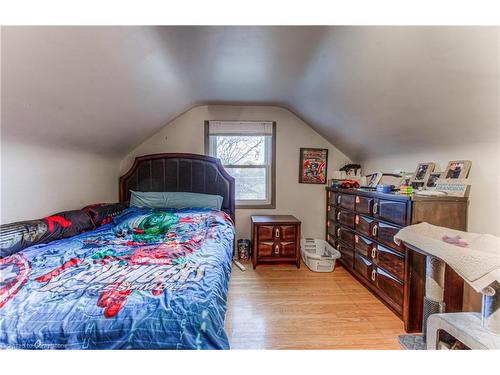 119 Walker Street, Kitchener, ON - Indoor Photo Showing Bedroom