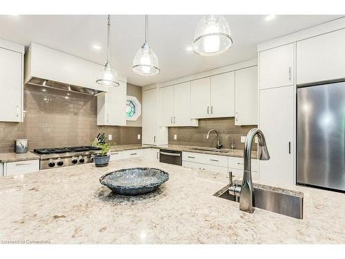 219 Corrie Crescent, Waterloo, ON - Indoor Photo Showing Kitchen With Upgraded Kitchen