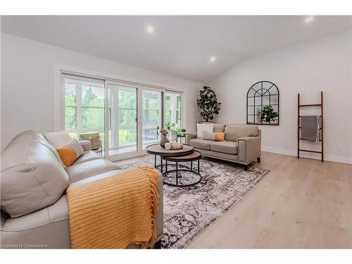 195 Riverbank Drive, Cambridge, ON - Indoor Photo Showing Living Room