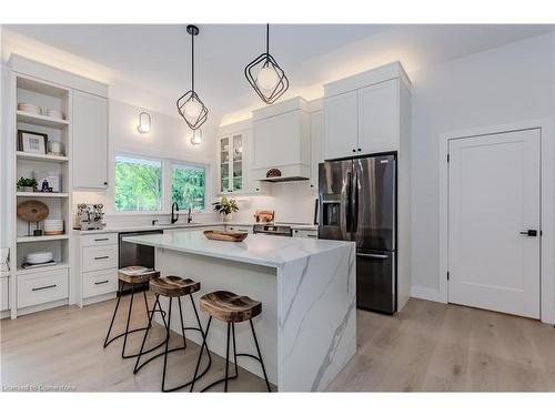 195 Riverbank Drive, Cambridge, ON - Indoor Photo Showing Kitchen With Upgraded Kitchen