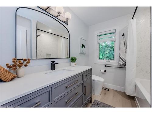 195 Riverbank Drive, Cambridge, ON - Indoor Photo Showing Bathroom