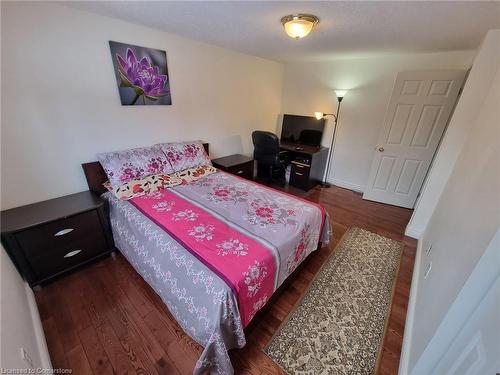 24 Crawford Crescent, Cambridge, ON - Indoor Photo Showing Bedroom