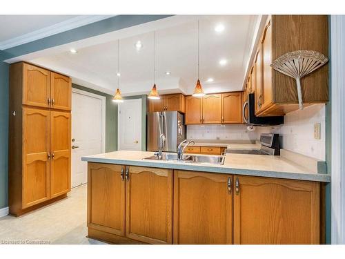 7-95 Beasley Crescent, Cambridge, ON - Indoor Photo Showing Kitchen With Double Sink