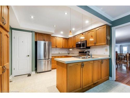 7-95 Beasley Crescent, Cambridge, ON - Indoor Photo Showing Kitchen With Double Sink