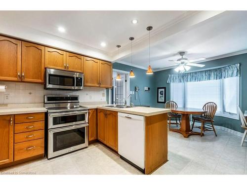 7-95 Beasley Crescent, Cambridge, ON - Indoor Photo Showing Kitchen With Double Sink