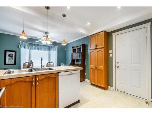 7-95 Beasley Crescent, Cambridge, ON - Indoor Photo Showing Kitchen With Double Sink