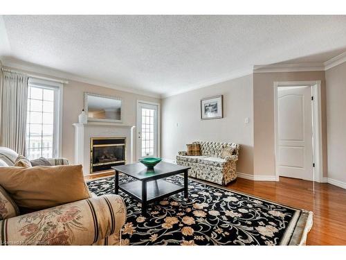 7-95 Beasley Crescent, Cambridge, ON - Indoor Photo Showing Living Room With Fireplace