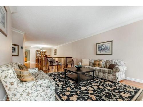 7-95 Beasley Crescent, Cambridge, ON - Indoor Photo Showing Living Room