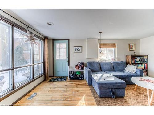 81 South Drive, Kitchener, ON - Indoor Photo Showing Living Room