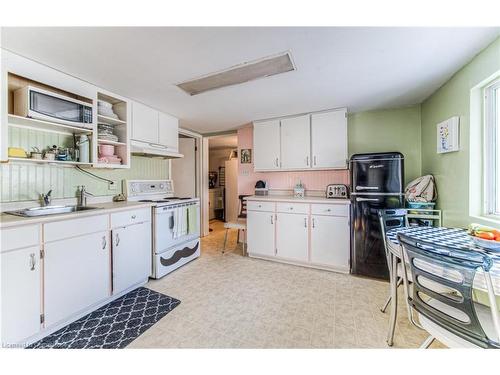 81 South Drive, Kitchener, ON - Indoor Photo Showing Kitchen