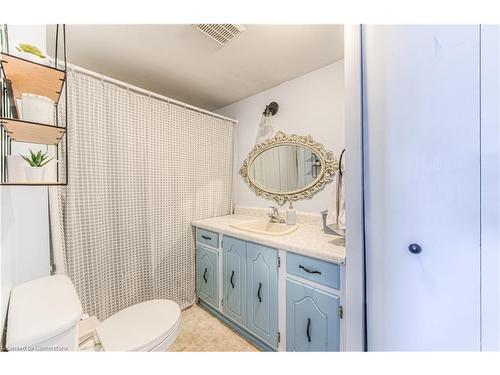 81 South Drive, Kitchener, ON - Indoor Photo Showing Bathroom