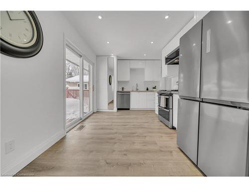 98 Ruskview Road, Kitchener, ON - Indoor Photo Showing Kitchen