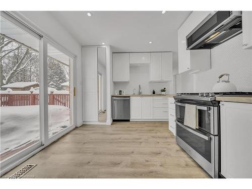 98 Ruskview Road, Kitchener, ON - Indoor Photo Showing Kitchen With Upgraded Kitchen