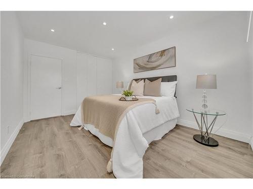 98 Ruskview Road, Kitchener, ON - Indoor Photo Showing Bedroom