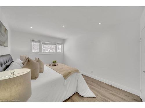 98 Ruskview Road, Kitchener, ON - Indoor Photo Showing Bedroom