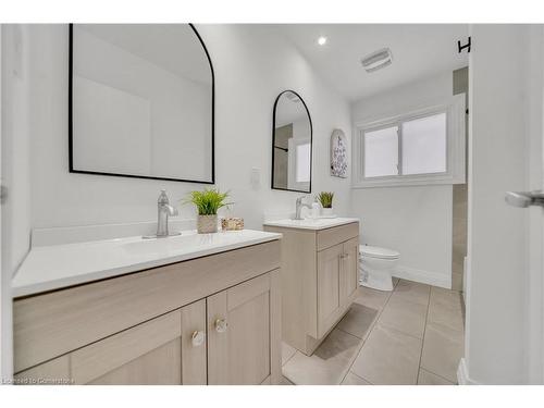 98 Ruskview Road, Kitchener, ON - Indoor Photo Showing Bathroom