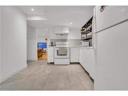 98 Ruskview Road, Kitchener, ON - Indoor Photo Showing Kitchen